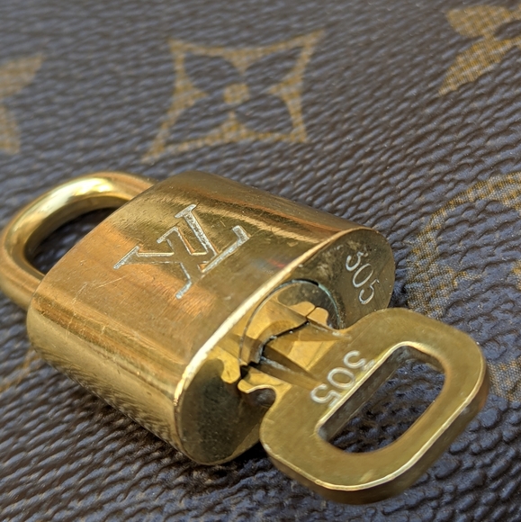 ⭐ #305 vintage Louis Vuitton padlock and ke - Picture 5 of 6